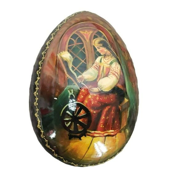 RARE VINTAGE RUSSIAN HAND PAINTED BLACK LAQUERED LARGE EGG DECOR - NO STAND - Picture 1 of 10